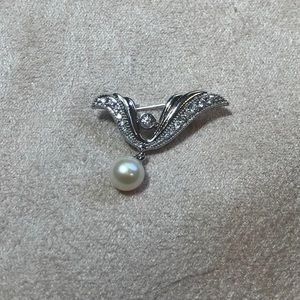 Wing-shaped Pearl Brooch Sterling Silver